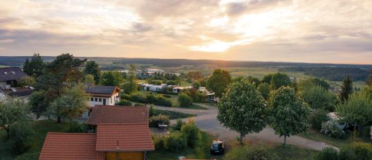 A panoramic view of the Höhencamping Königskanzel site in the Black Forest 